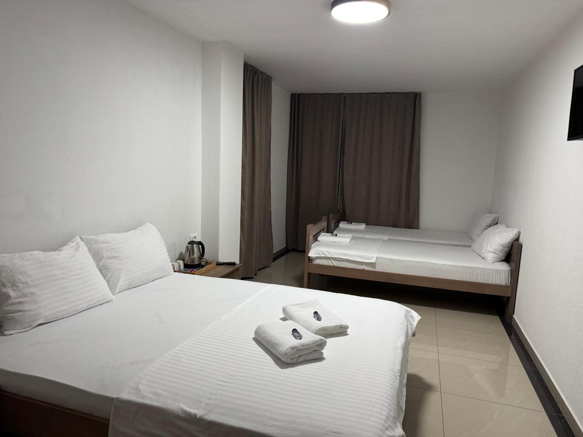Hotel Majestic Струга Екстериор снимка